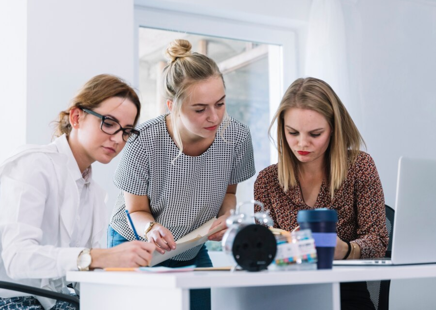 Scholarship programs for women in science and technology in the USA